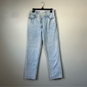 Abercrombie and fitch size 6 90s straight ultra high rise cross over button